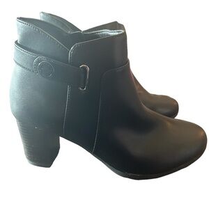 Giani Bernini Women's Artemyss Memory Foam Block Heel Bootie Size 7.5 Wide Width